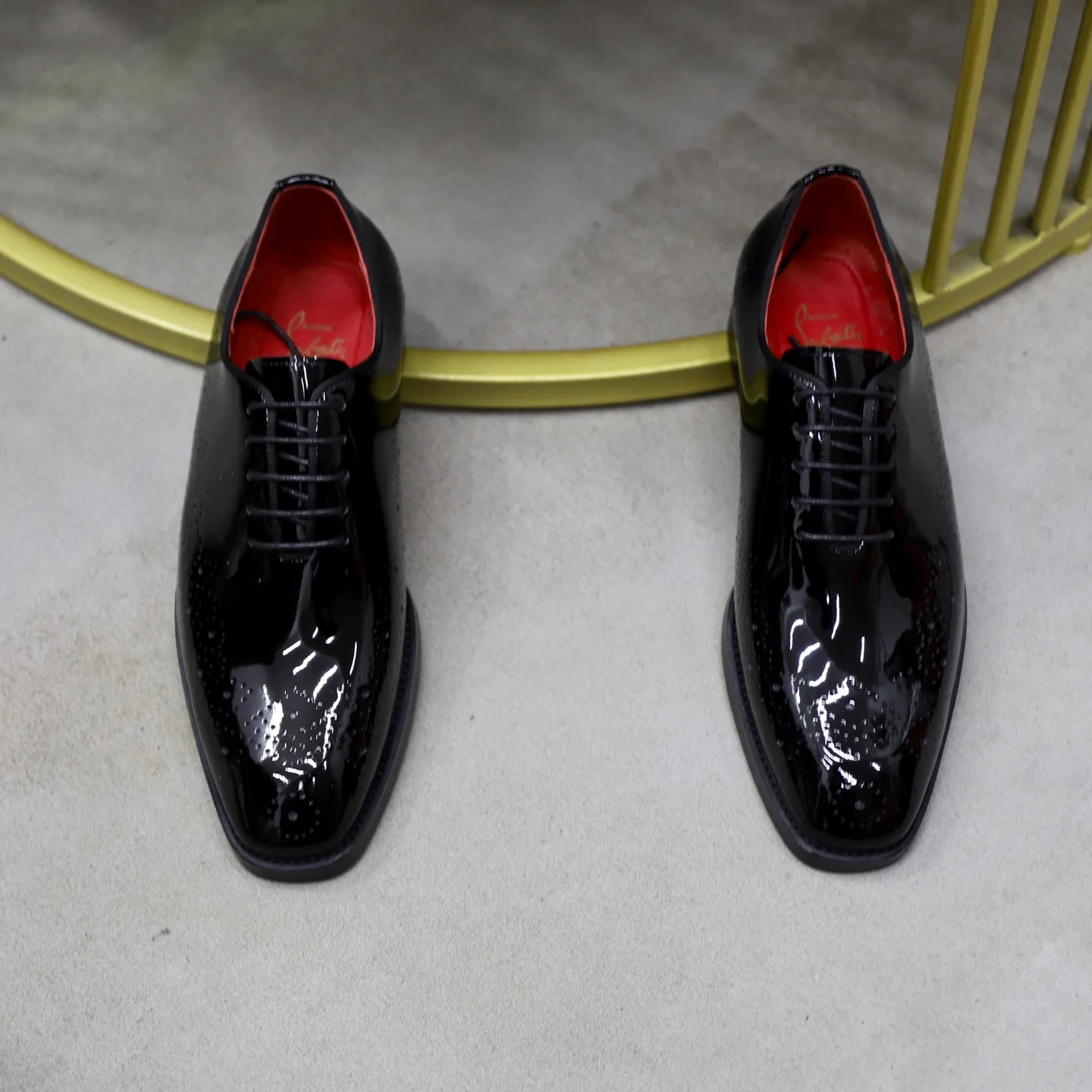 Ex-factory price: 620💰Christia*.Loubouti*🆑High-end men’s business formal leather shoes | Classic red sole shoes | Original imported first-layer cowhide | Water-dyed cowhide lining | Italian imported red rubber outsole | High-end luxury | Perfect interpretation of fashion, sunshine, style, suitable for various occasions Size: 39-44 (38.45 custom-made)